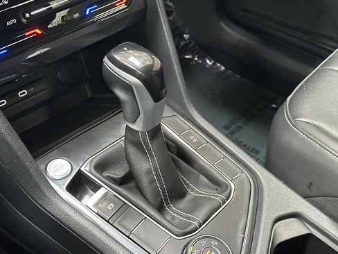 Used 2024 Volkswagen Tiguan SE image 27