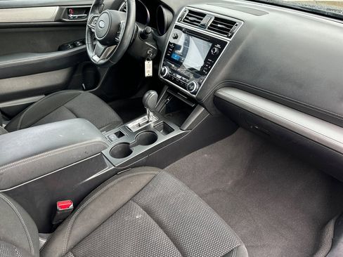 Used 2018 Subaru Outback 2.5i Premium image 19