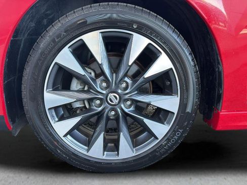 Used 2017 Nissan Sentra SR image 24