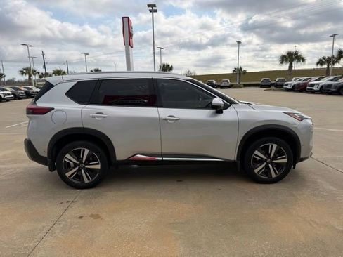 Used 2021 Nissan Rogue Platinum image 5