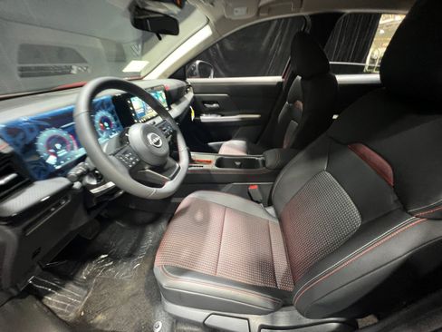 New 2026 Nissan Kicks SR FWD image 32
