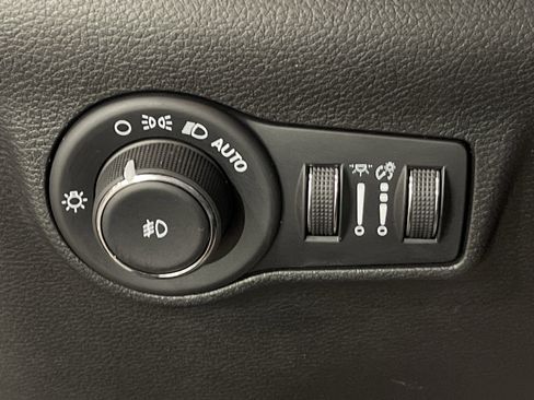 Used 2025 Jeep Compass Limited w/ Elite Group image 20