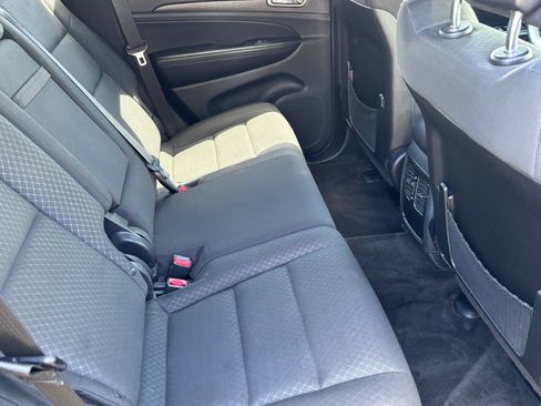 Used 2018 Jeep Grand Cherokee Laredo AWD/4WD image 28