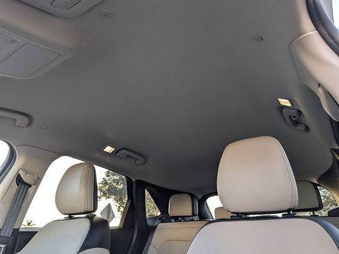 Used 2020 Ford Escape Titanium image 17