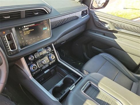 Used 2023 GMC Yukon Denali image 14