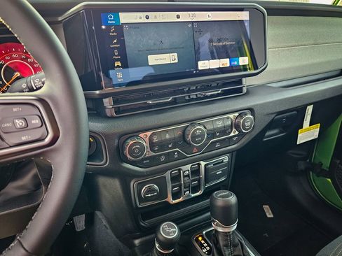 New 2026 Jeep Gladiator Sport AWD/4WD image 18