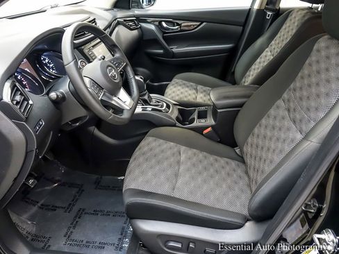 Used 2021 Nissan Rogue Sport SV image 9