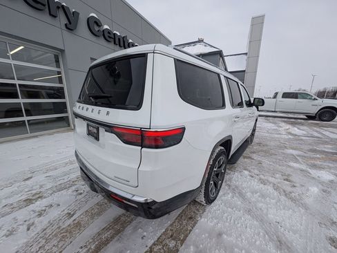 Used 2024 Jeep Wagoneer Series III image 5