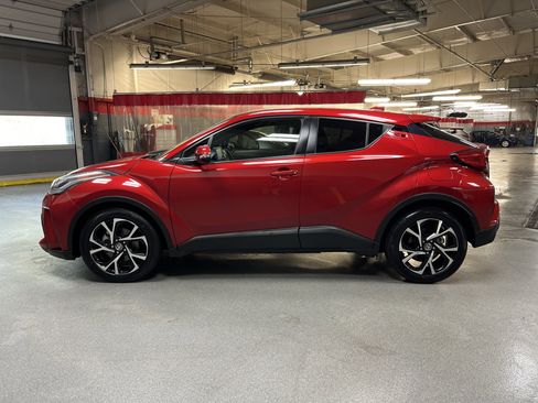 Used 2022 Toyota C-HR XLE FWD image 7