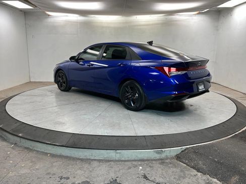 Used 2023 Hyundai Elantra SEL image 3