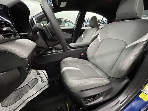 Used 2025 Toyota Camry SE image 11