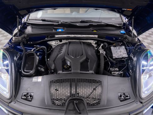 Certified 2025 Porsche Macan image 31
