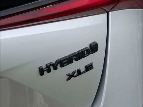 Used 2022 Toyota Prius FWD image 9