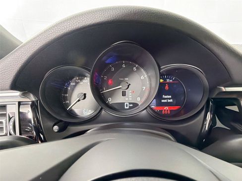 Certified 2026 Porsche Macan AWD/4WD image 19
