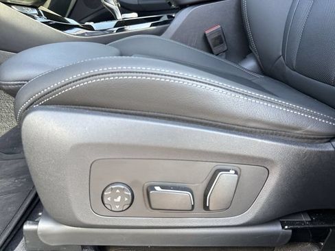 Used 2024 BMW X3 sDrive30i w/ Premium Package w/ZPA RWD image 16