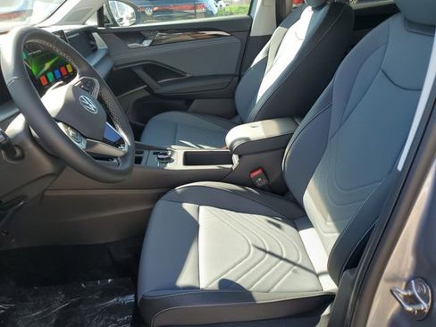 New 2026 Volkswagen Tiguan SE AWD/4WD image 17