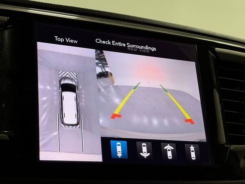 Used 2020 Chrysler Pacifica Touring-L Plus w/ Tire & Wheel Group image 19