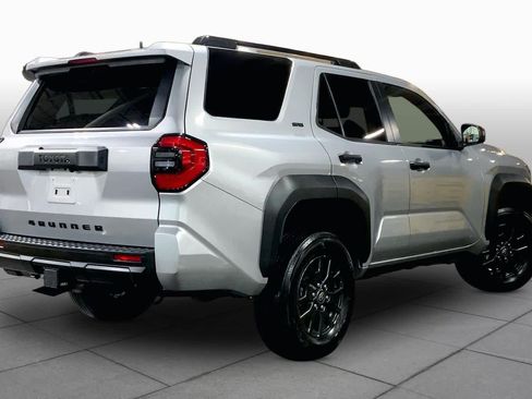 Used 2025 Toyota 4Runner SR5 AWD/4WD image 13