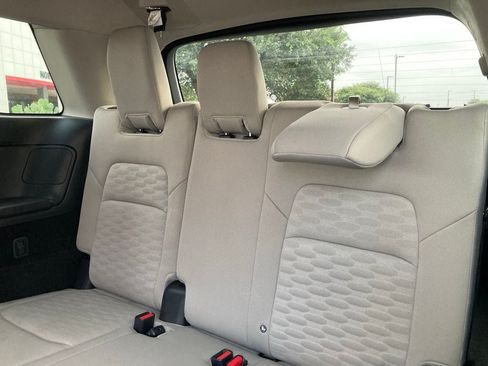 Used 2025 Nissan Pathfinder SV AWD/4WD image 11