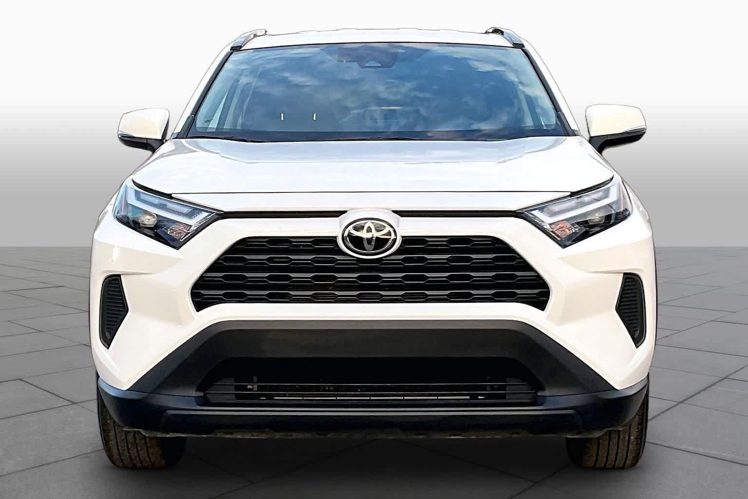 Used 2025 Toyota RAV4 XLE w/ Weather Package FWD image 4