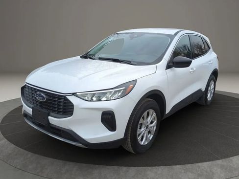 Used 2024 Ford Escape Active AWD/4WD image 2