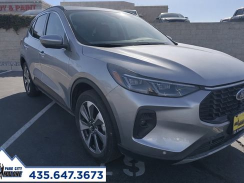 Used 2024 Ford Escape Platinum image 2