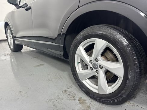 Used 2019 Audi Q3 2.0T Premium AWD/4WD image 3