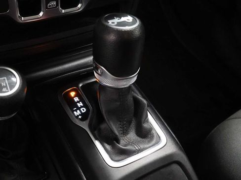 Used 2018 Jeep Wrangler Unlimited Sport S AWD/4WD image 25