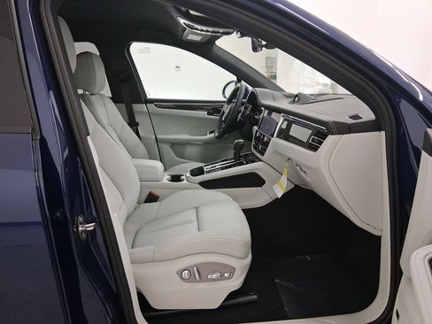 New 2026 Porsche Macan image 34