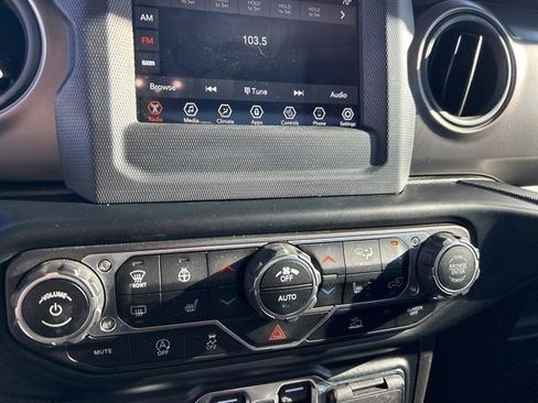 Used 2023 Jeep Gladiator Willys image 23