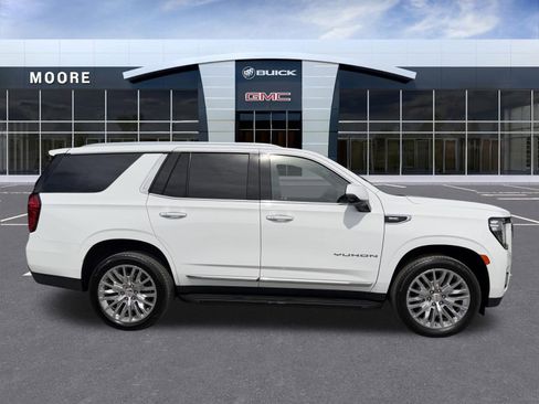 Used 2024 GMC Yukon SLT w/ SLT Luxury Package RWD image 2