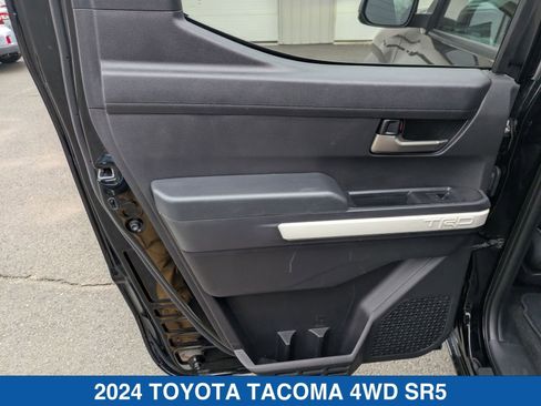 Used 2024 Toyota Tacoma TRD Off-Road AWD/4WD image 27