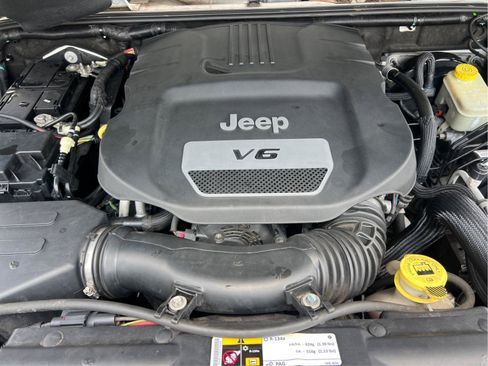 Used 2014 Jeep Wrangler Unlimited Sahara AWD/4WD image 29