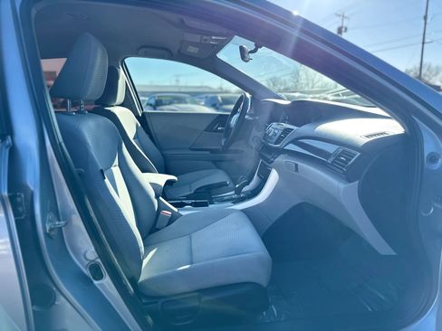 Used 2017 Honda Accord LX image 13