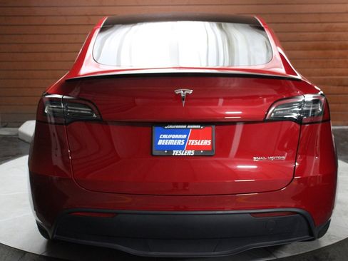 Used 2022 Tesla Model Y Performance image 2