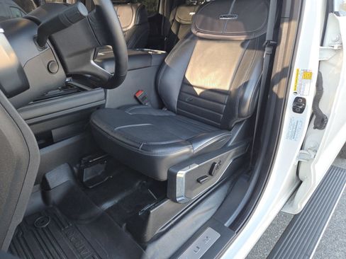Used 2025 Ford F350 Platinum image 31