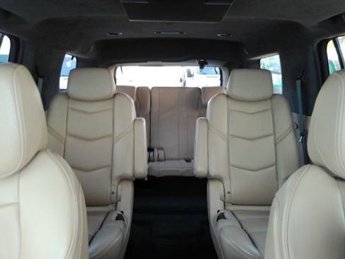 Used 2019 Cadillac Escalade Platinum image 39