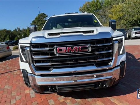 Used 2024 GMC Sierra 2500 SLT w/ SLT Premium Package image 4