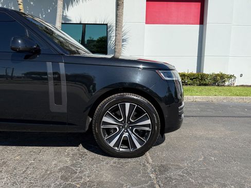 Used 2023 Land Rover Range Rover SE image 3
