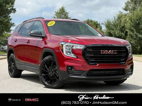 Used 2023 GMC Terrain SLT w/ Infotainment Package II FWD image 2