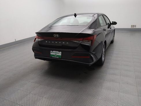 Used 2024 Hyundai Elantra SE FWD image 7