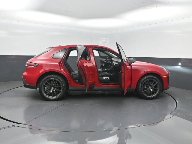 Used 2023 Porsche Macan Turbo AWD/4WD image 11