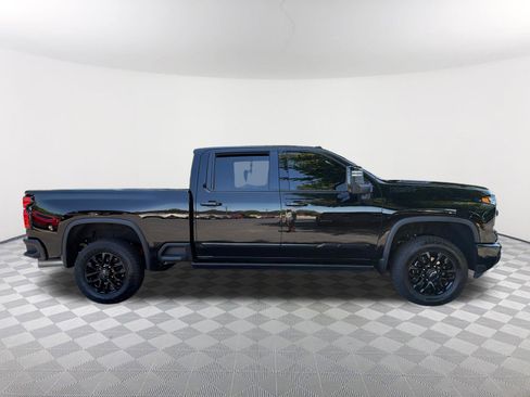 Used 2025 Chevrolet Silverado 3500 High Country w/ Midnight Edition AWD/4WD image 4