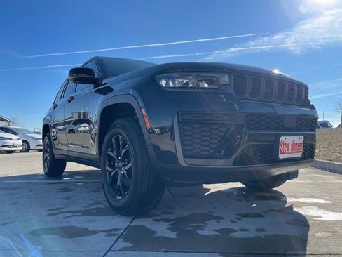 New 2026 Jeep Grand Cherokee Altitude AWD/4WD image 8