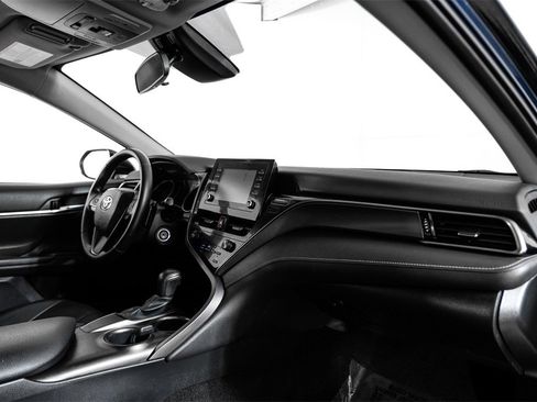Used 2021 Toyota Camry SE image 9