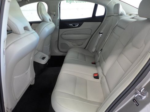 Used 2020 Volvo S60 T5 Momentum image 43