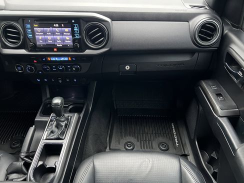 Used 2018 Toyota Tacoma TRD Off-Road image 36