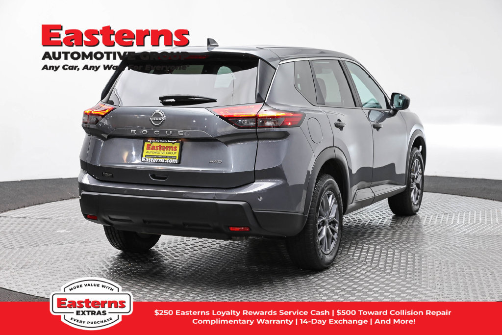 Used 2024 Nissan Rogue S AWD/4WD image 6