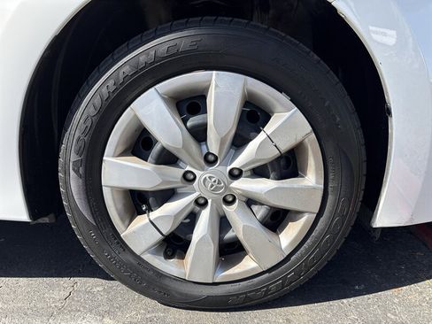 Used 2016 Toyota Corolla LE FWD image 13