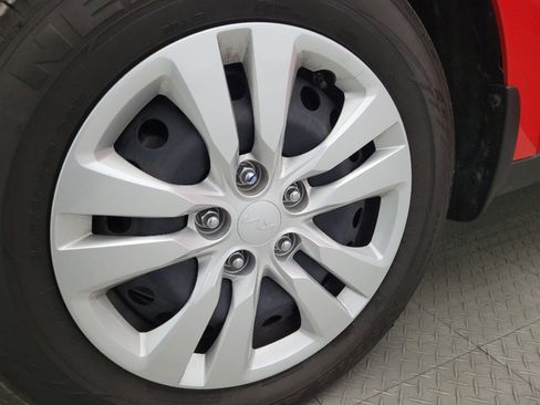 Used 2024 Kia Soul LX image 31